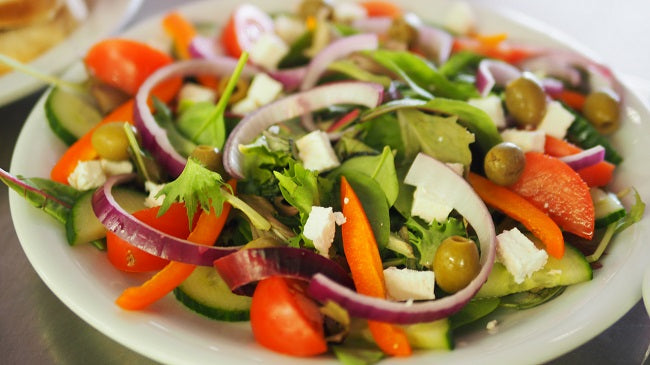 Year-round Salad Gardening: How to Build an Indoor Plant Shelf